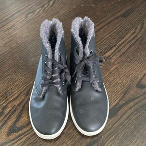 Boys black Nautica Chuka Boots, size 5- EUC!